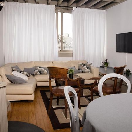 Duplex Dernier Etage Avec Terasse A Deux Pas De La Grand Place Brüssel Exterior foto
