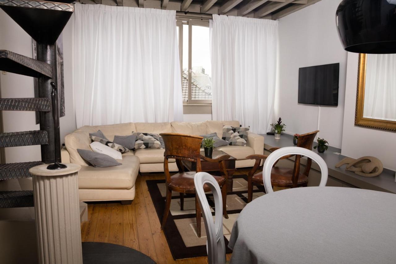 Duplex Dernier Etage Avec Terasse A Deux Pas De La Grand Place Brüssel Exterior foto