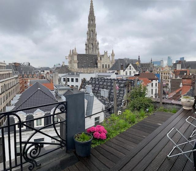 Duplex Dernier Etage Avec Terasse A Deux Pas De La Grand Place Brüssel Exterior foto