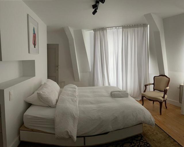 Duplex Dernier Etage Avec Terasse A Deux Pas De La Grand Place Brüssel Exterior foto