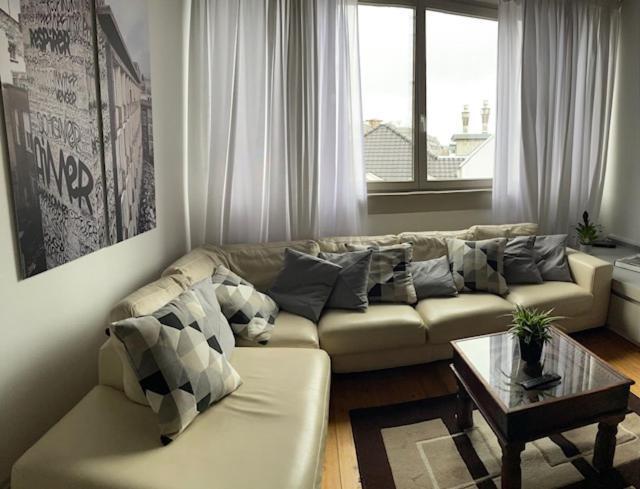 Duplex Dernier Etage Avec Terasse A Deux Pas De La Grand Place Brüssel Exterior foto